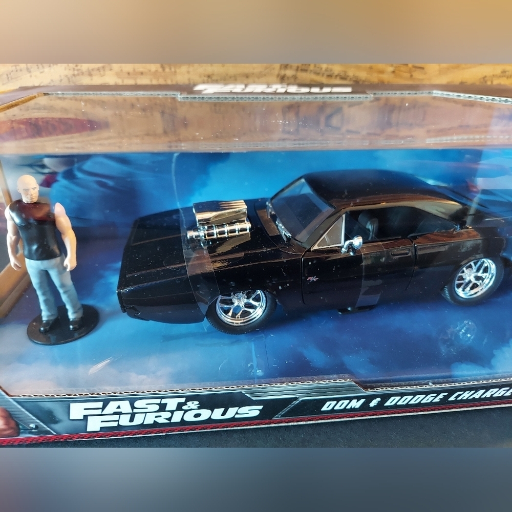 Dodge Charger R/T - Picture 2 of 7